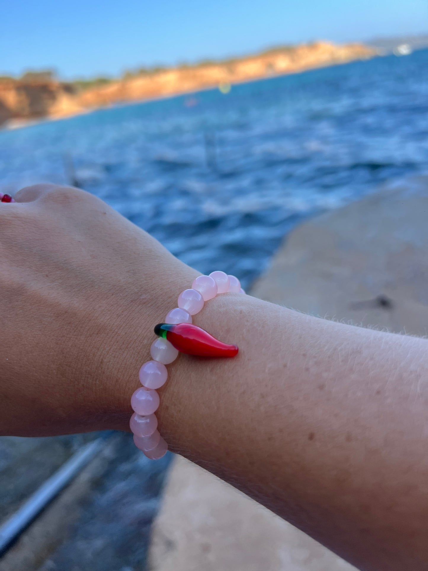 Chili bracelet light pink glass beads